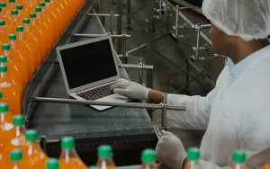 Comment Optimiser Votre Ligne de Conditionnement avec une Ensacheuse Automatique ?